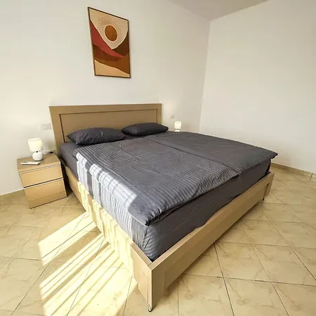 アパート 2 Bedrooms 981 ドゥラス