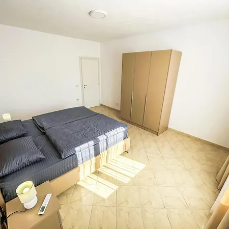 2 Bedrooms 981 アパート ドゥラス