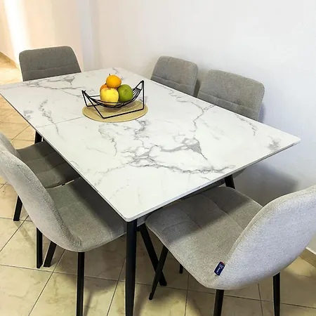 Apartment 2 Bedrooms 981 *
